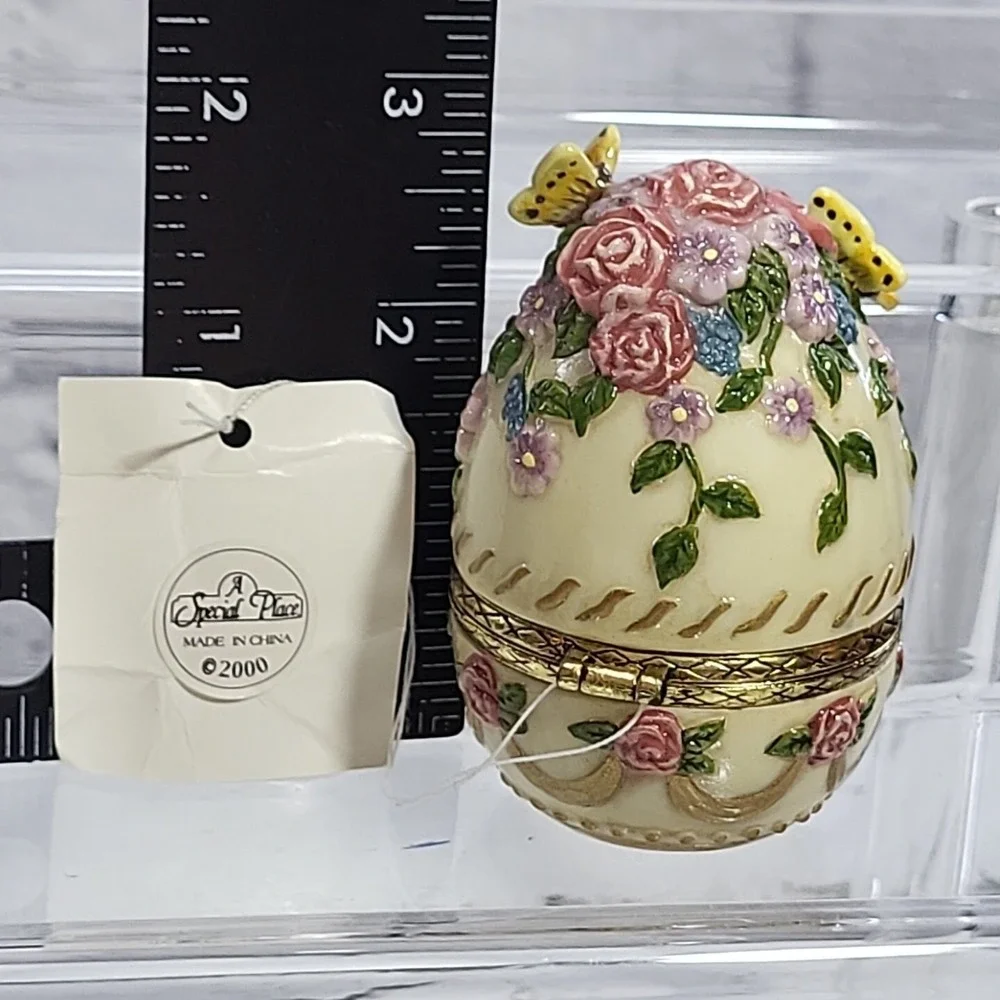 A Special Place Vintage Trinket Box Egg-Shaped Easter Floral‎ Butterflies 2000